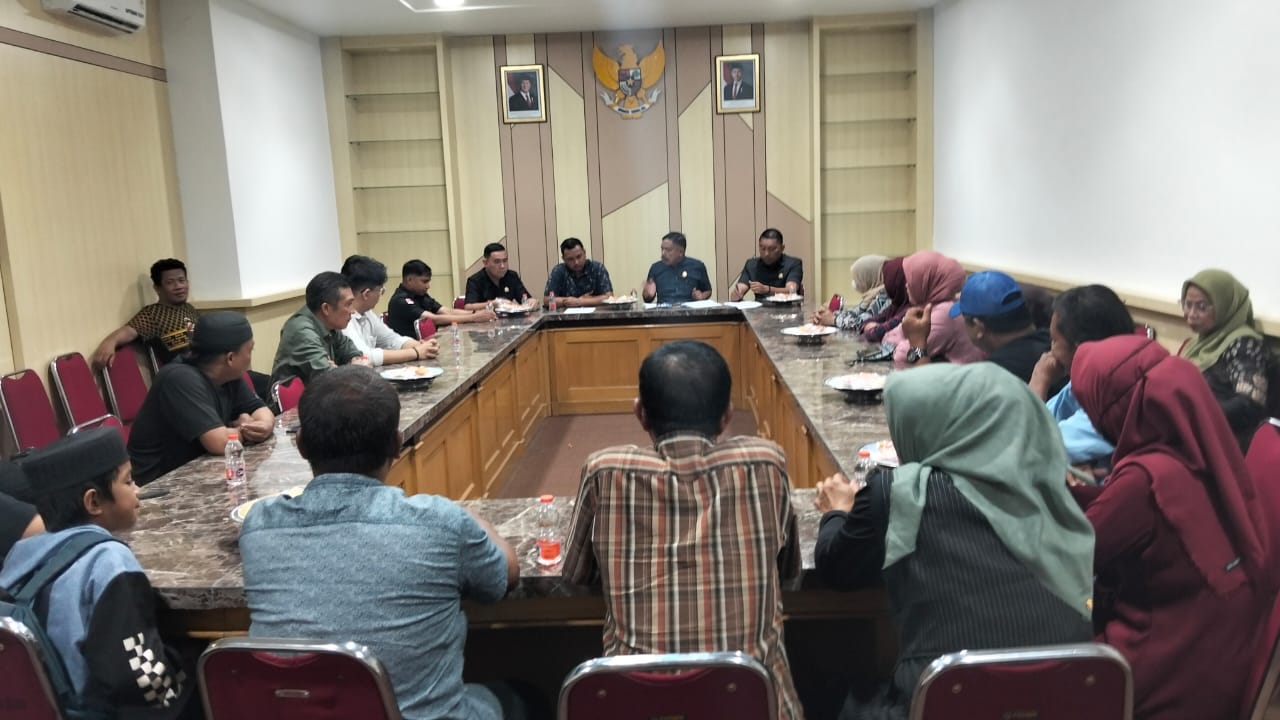 Komisi II DPRD Pinrang Melempeng di Depan Perwakilan BNI saat RDP