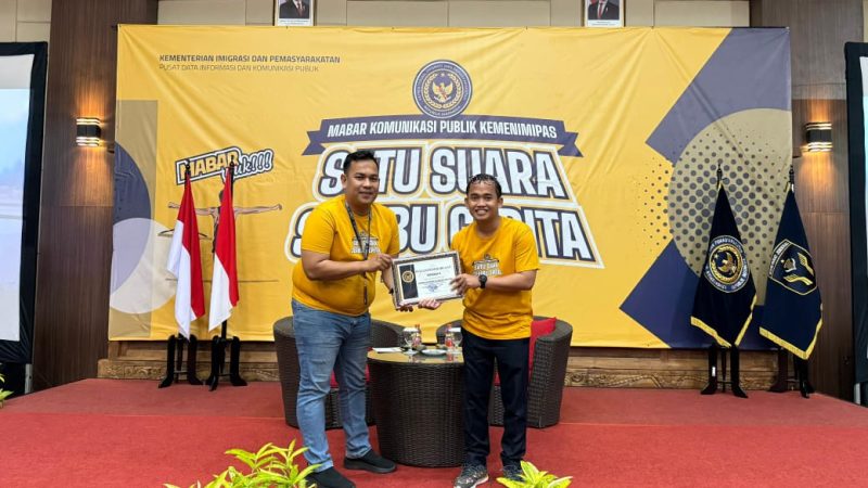 Kanwil Ditjen Imigrasi Sulsel Raih Penghargaan Kanwil Terakselerasi di Ajang MABAR Komunikasi Publik Kemenimipas