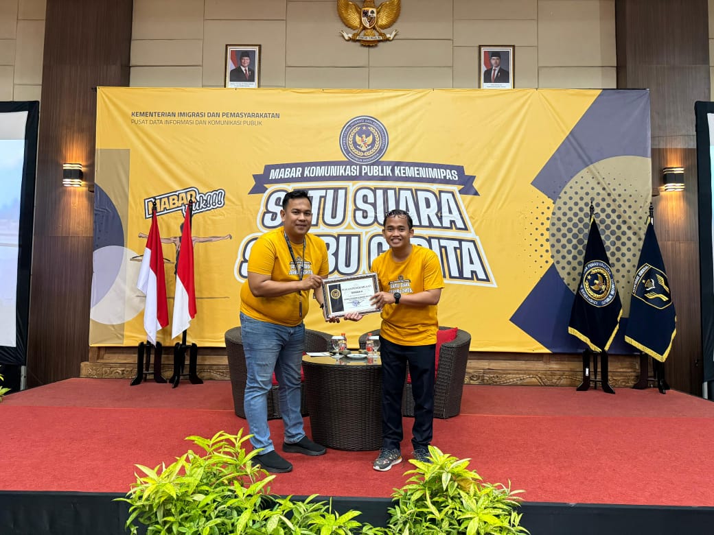Kanwil Ditjen Imigrasi Sulsel Raih Penghargaan Kanwil Terakselerasi di Ajang MABAR Komunikasi Publik Kemenimipas