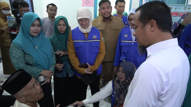Gubernur Sulsel Pantau Program Layanan Kesehatan Bergerak Pulau Sabutung Pangkep