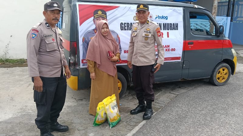 Polsek KPN Polres Parepare Gunakan Pola Pelayanan Mobile saat Salurkan Beras SPHP