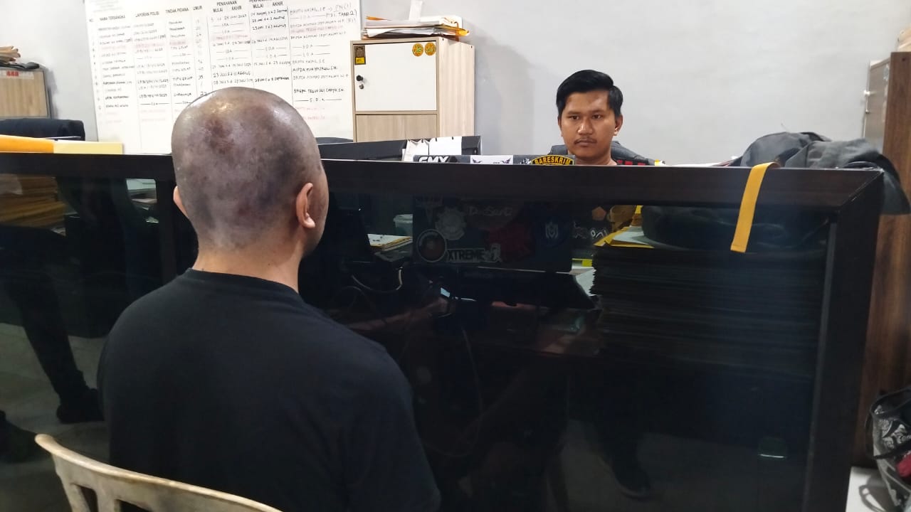 Pria Bercadar Gasak Uang Calon Mempelai Pria hingga Puluhan Juta