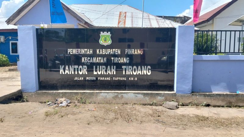 Lurah Tiroang Diduga Bisnis Umbul-Umbul Jelang HUT Proklamasi