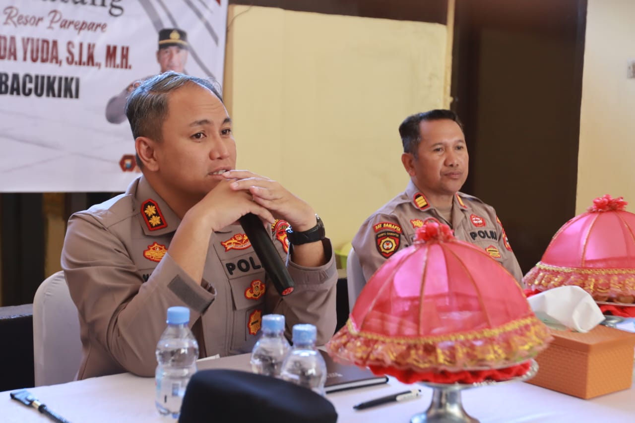 Kunjungan Kerja di Polsek Bacukiki, Kapolres Parepare Tekankan Pedomani Polri yang Beri Rasa Aman