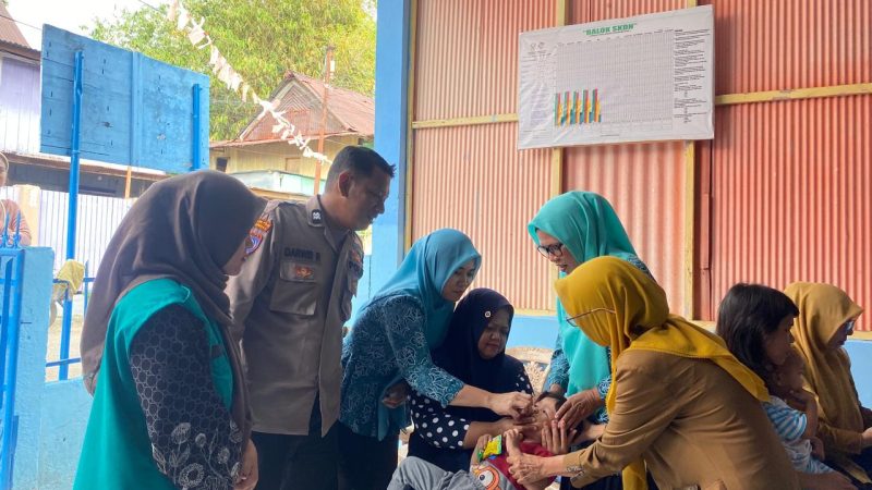 Bhabinkamtibmas Polsek Soreang Dampingi Pemeriksaan Kesehatan Gratis, Berikan Rasa Aman