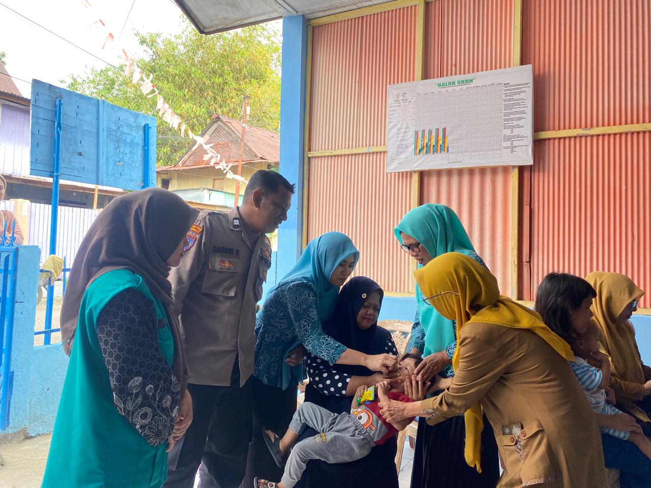 Bhabinkamtibmas Polsek Soreang Dampingi Pemeriksaan Kesehatan Gratis, Berikan Rasa Aman