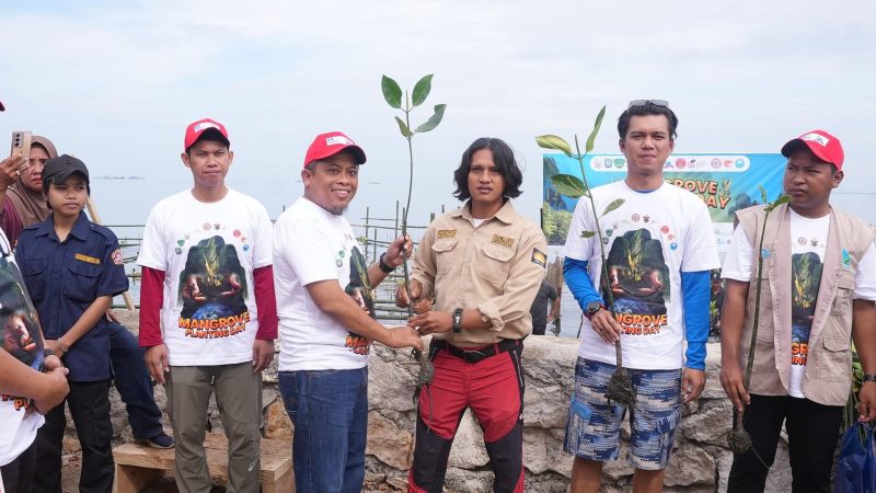 PT Semen Tonasa Kolaborasi bersama Gelar Mangrove Planting Day