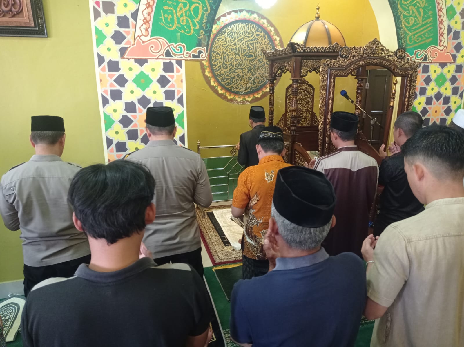 Polres Parepare dan Jemaah Masjid Mujahid Baiturrahim Gelar Salat Gaib untuk Almarhum Affan Kurniawan