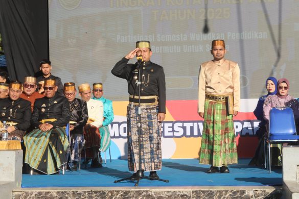 Pimpin Upacara Hardiknas, Tasming Hamid Ajak Semua Elemen Bersinergi Mewujudkan Pendidikan Bermutu