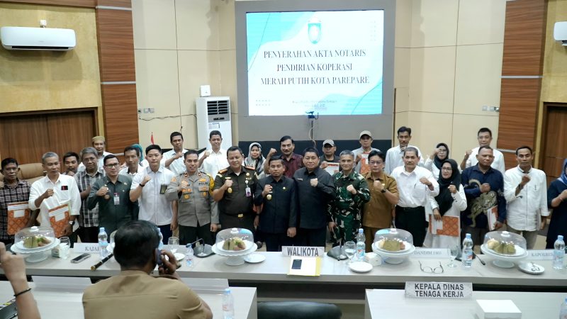 Peluncuran Secara Nasional oleh Presiden, Wali Kota Parepare Serahkan Akta Koperasi Merah Putih di 22 Kelurahan