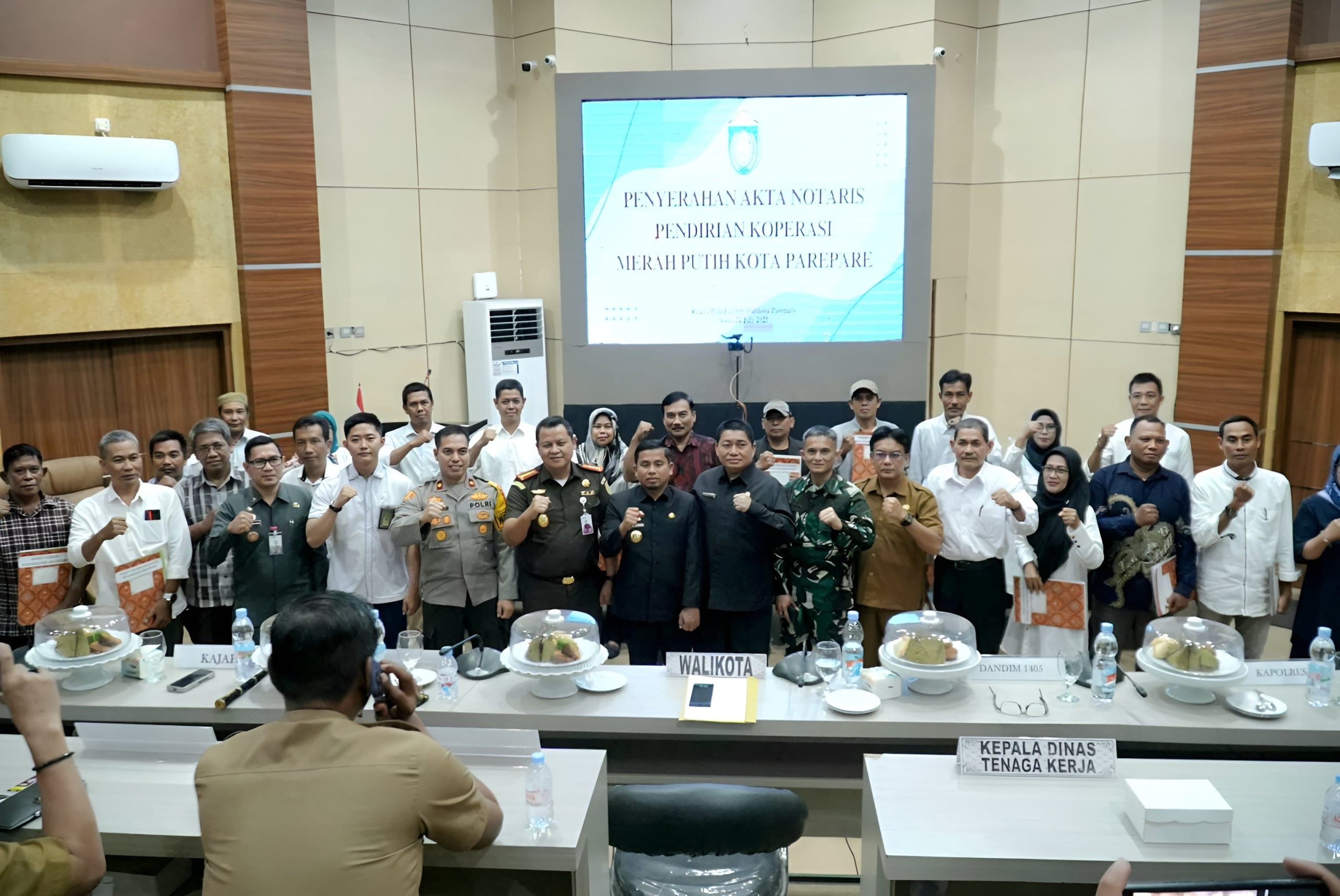 Peluncuran Secara Nasional oleh Presiden, Wali Kota Parepare Serahkan Akta Koperasi Merah Putih di 22 Kelurahan