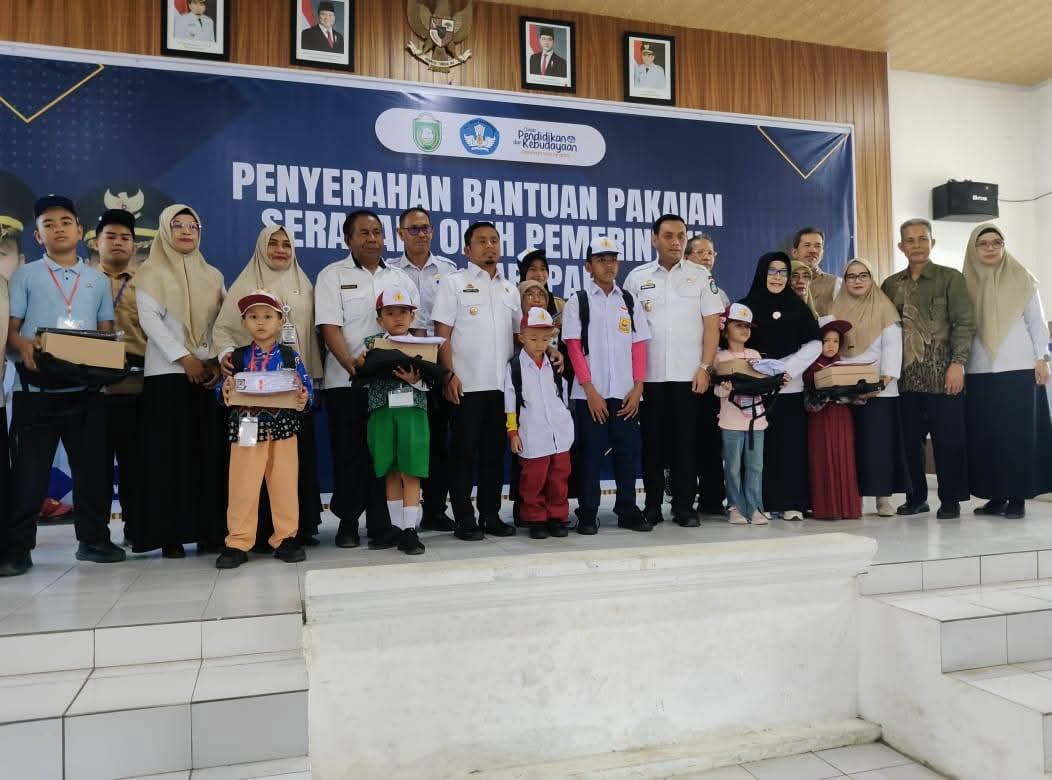 Wali Kota Tasming Hamid Realisasikan Janji Politik, Seragam Gratis untuk SD dan SMP, Juga Sasar TK, SMA Negeri dan Swasta