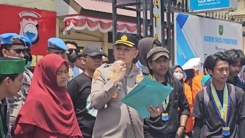 Kapolres Parepare Apresiasi Aksi Damai Pengunjuk Rasa yang Berjalan Tertib