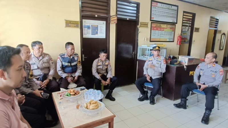 Polres Pangkep Gelar Pembinaan SDM di Polsek Minasatene, Tekankan Pencegahan Bunuh Diri dan Penguatan Mental Personil