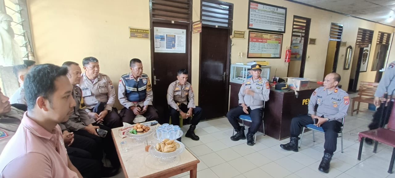 Polres Pangkep Gelar Pembinaan SDM di Polsek Minasatene, Tekankan Pencegahan Bunuh Diri dan Penguatan Mental Personil