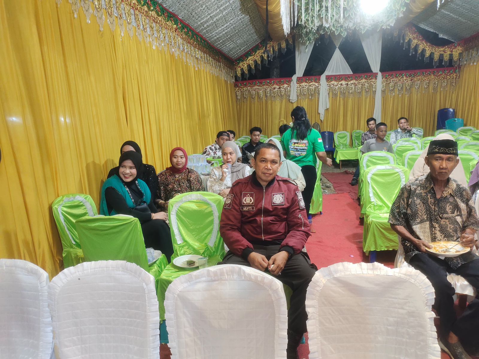 Bhabinkamtibmas Polsek Marang Laksanakan PAM Pesta Pernikahan Warganya sebagai Bentuk Pelayanan Prima
