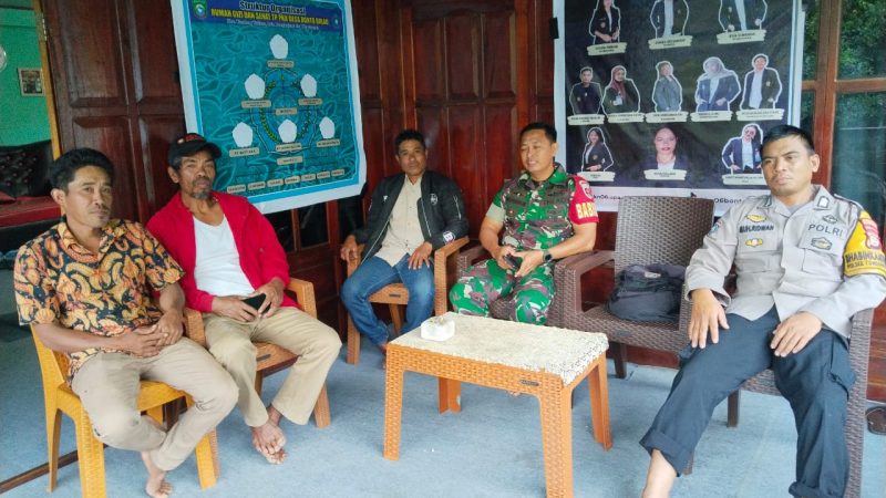 Tingkatkan Sinergi Bhabinkamtibmas bersama Babinsa Sambang Desa Binaan