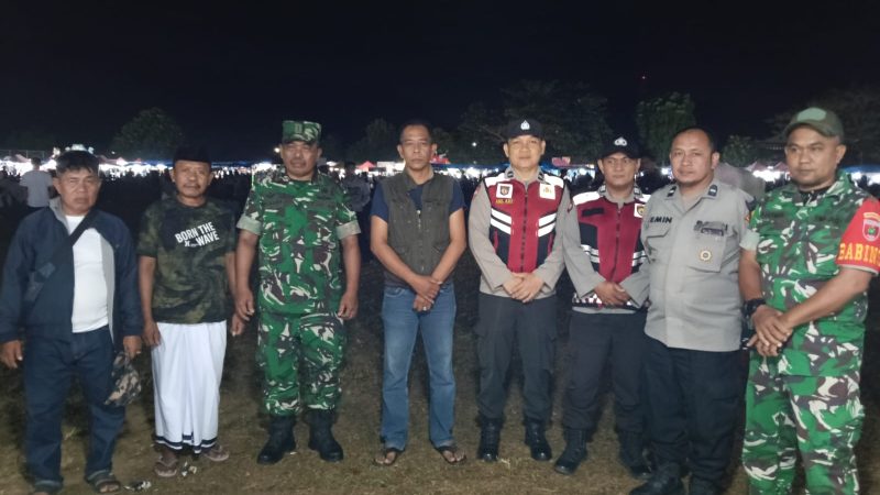 Kapolsek Minasatene Luangkan Waktu Pimpin Pengamanan Pasar Malam