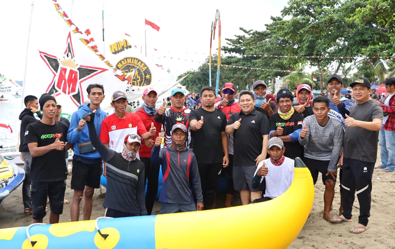 Lomba Sandeq jadi Magnet Wisata dan UMKM Lokal, PantaiKu Dipadati Pengunjung