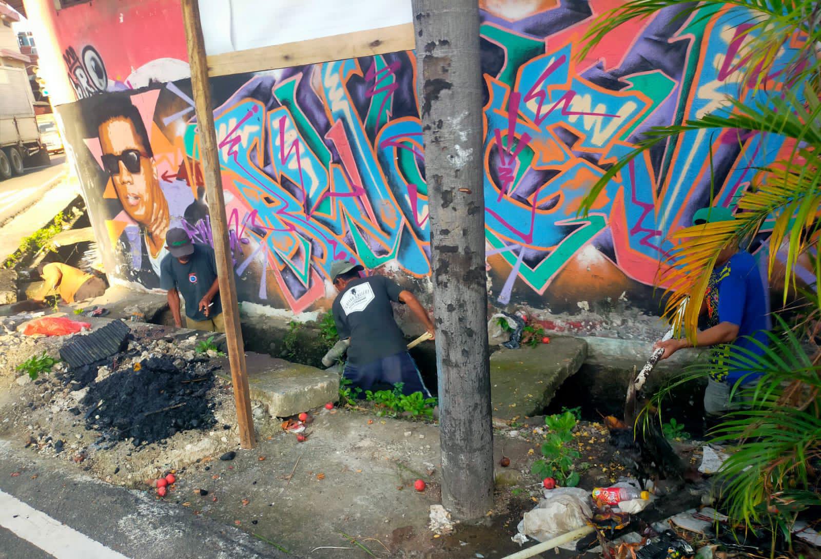 Jumat Bersih, ASN dan Warga Kompak Gotong Royong bersihkan Drainase