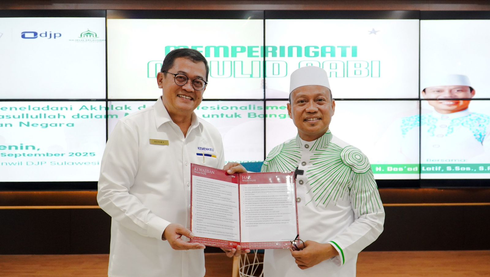 Ustaz Das’ad Latief Terima Piagam Taxpayer Charters’, Kanwil DJP Sulselbartra Apresiasi Peran Dakwah dalam Edukasi Pajak