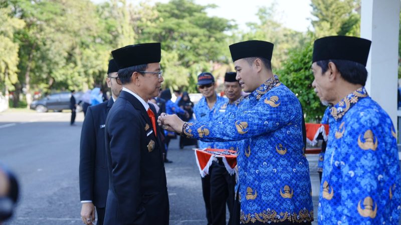 Bupati Pangkep Sematkan Tanda Kehormatan Satyalencana Karya Satya Kepada 81 ASN