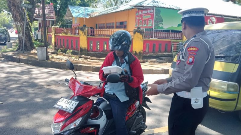 Jumat Berkah Satlantas Polres Parepare, Semangat Berbagi untuk Sesama