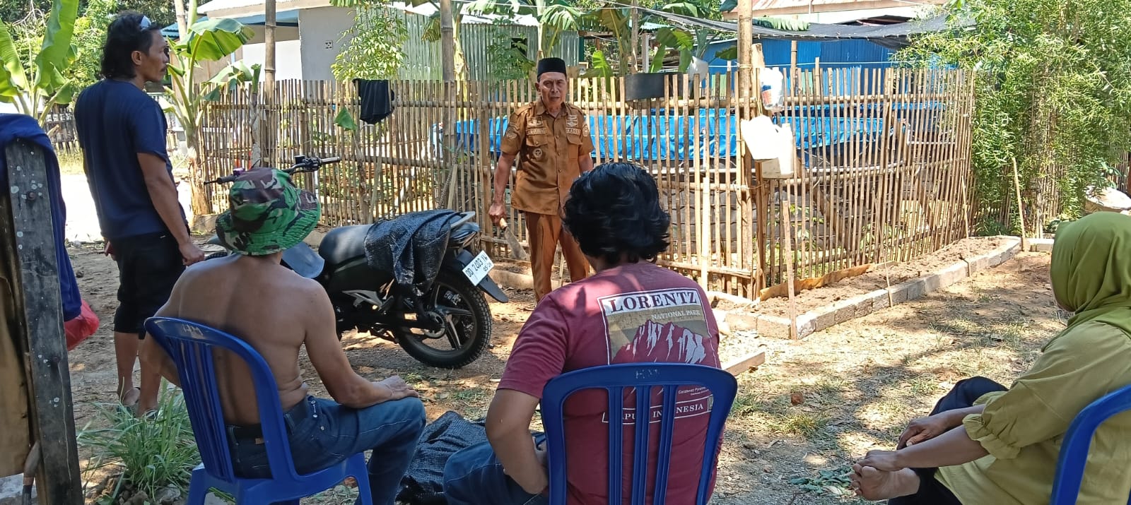 Kantor Kepala Desa Bowong Cindea Dikelilingi Aktivitas dan Lahan Serba Manfaat