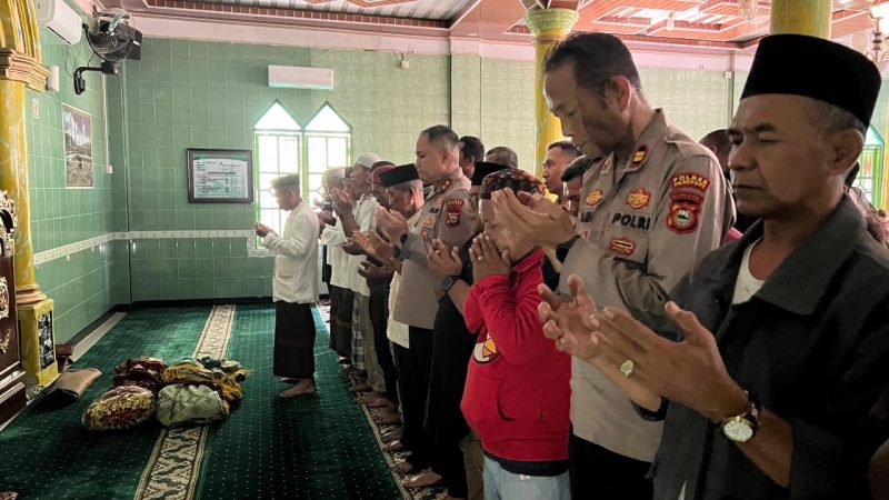 Kunjungi Lokasi Kebakaran, Kapolres Parepare Ikut Salat Jenazah bersama Warga Menara Soreang