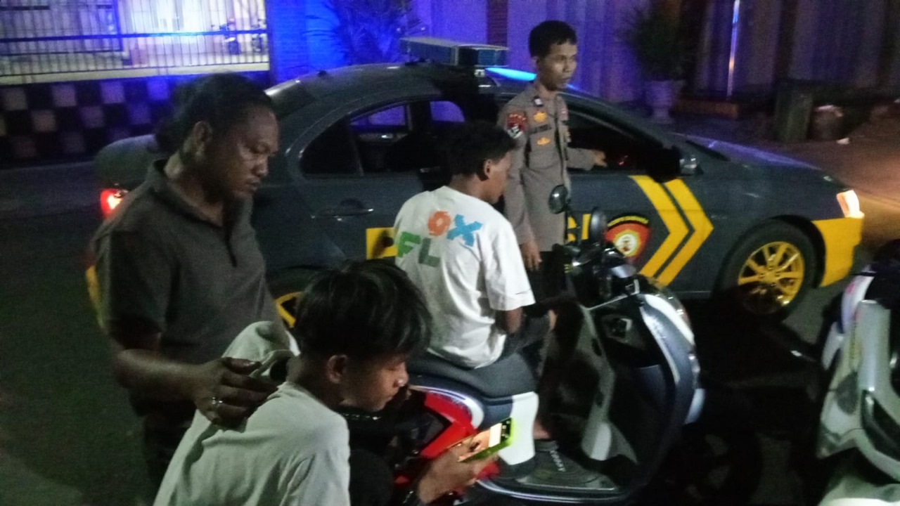 Patroli Blue Light Polsek KPN Polres Parepare, Hadirkan Rasa Aman dan Bangun Kerjasama dengan Warga
