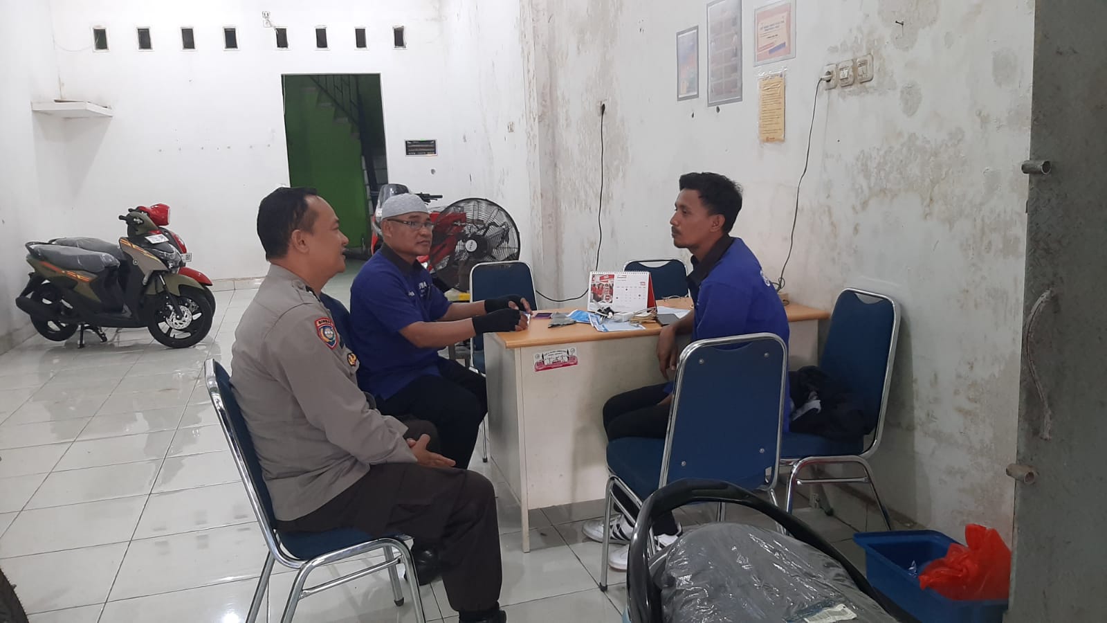 Bhabinkamtibmas Polsek Minasatene Patroli Sambang ke Dealer Yamaha