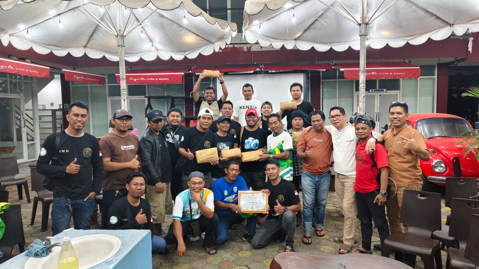 Ajang Silaturahmi, Lagota Cafe Parepare Gelar Domino Persahabatan Menjamu KKI Simadona
