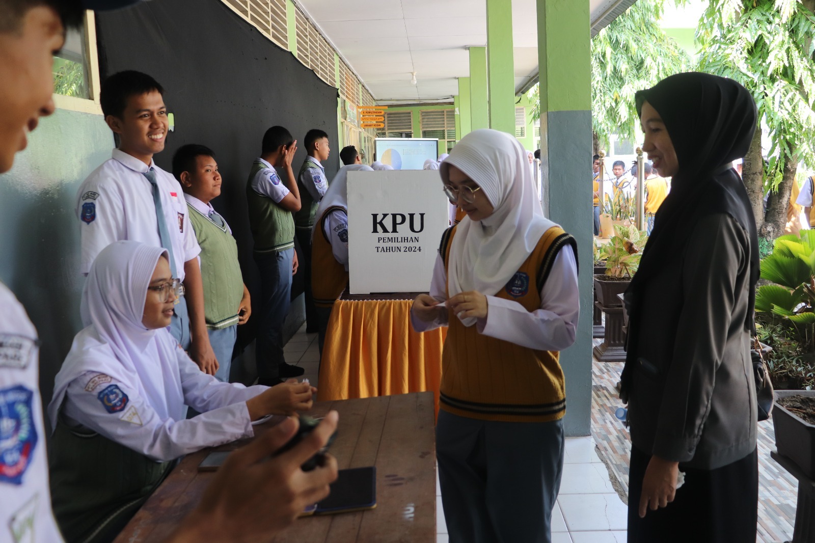 Bawaslu Parepare Dampingi Pemilos Serentak di SMA/SMK, Wujudkan Miniatur Demokrasi di Sekolah