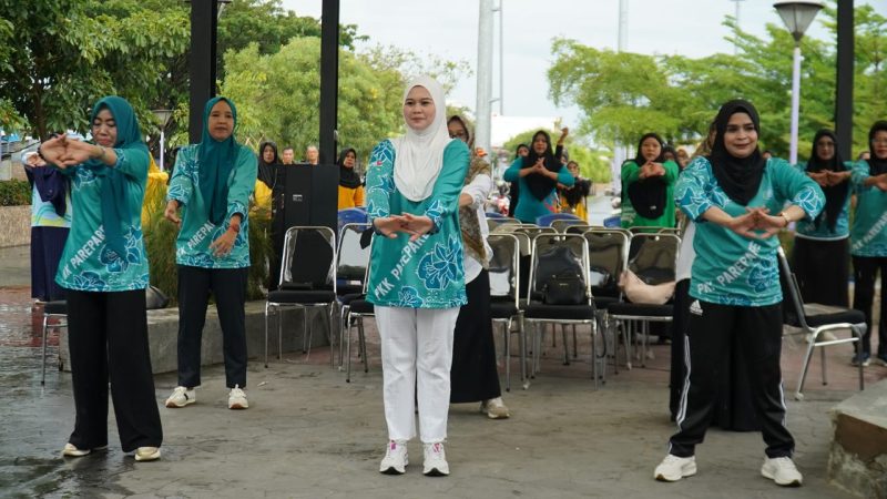 Ketua PKK Parepare Senam Bersama Lansia dan Bazar UMKM