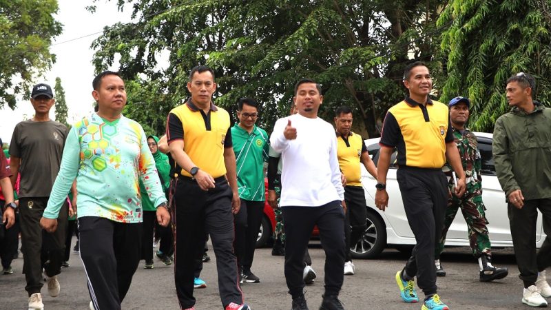 Wali Kota Tasming Hamid Semangat Ikut Jalan Santai HUT ke-79 Bhayangkara