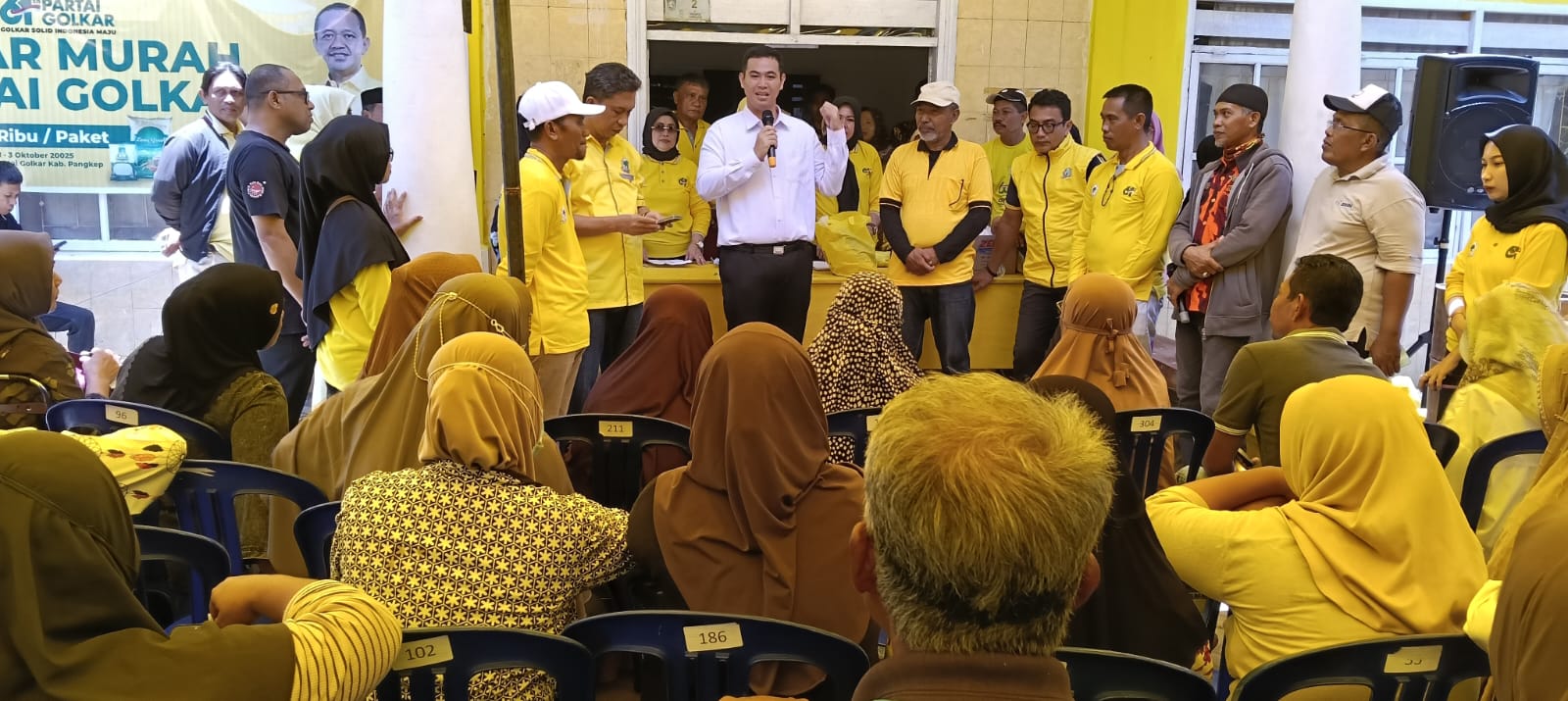 Pasar Murah Partai Golkar Pangkep Disambut Antusias Warga