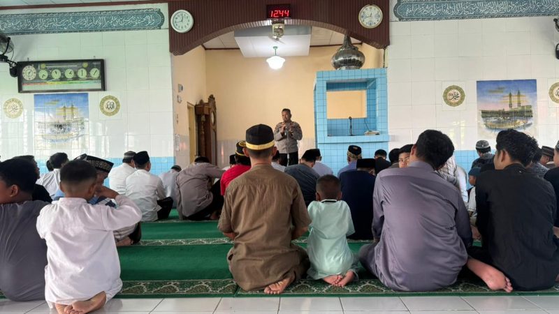 Safari Jumat Polsek Bacukiki di Masjid Al-Mutaqaddimin, Ingatkan Warga Waspada Bahaya Kebakaran
