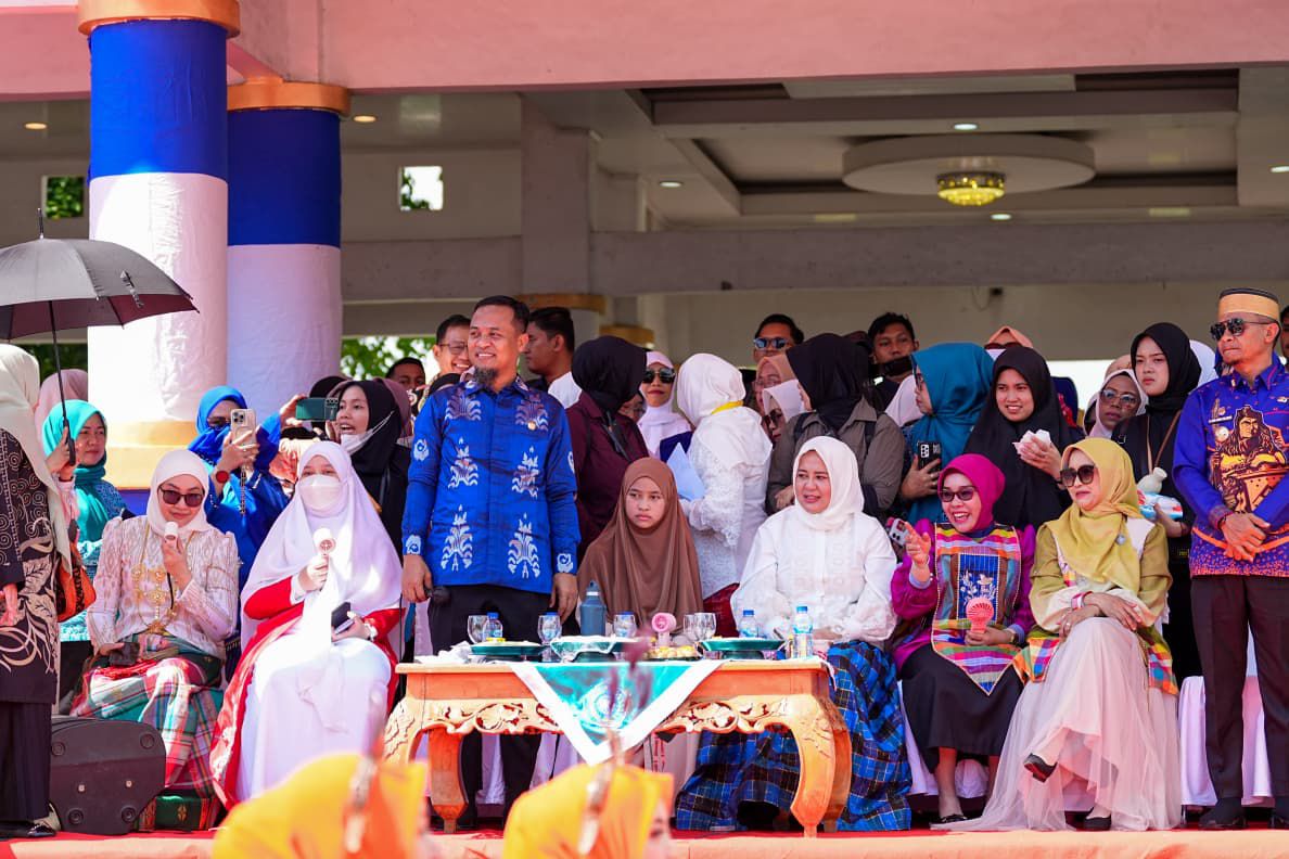 Gubernur Sulsel Lepas Puluhan Ribu Peserta Jambore PKK 2025 di Bone