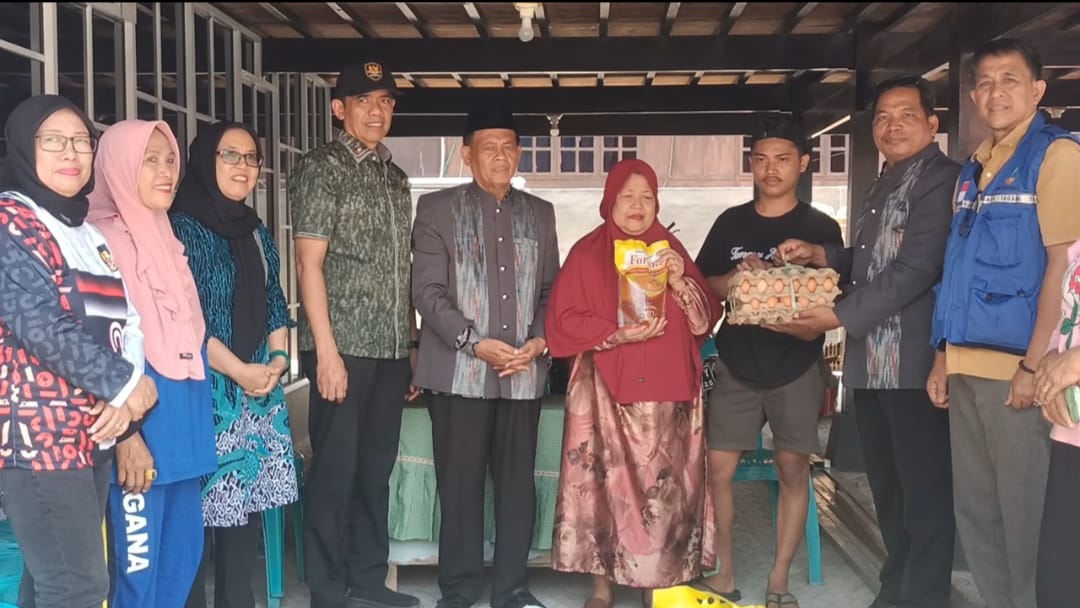 FKUB dan Kesbangpol Parepare Serahkan Bantuan kepada Korban Kebakaran di Jalan Reformasi