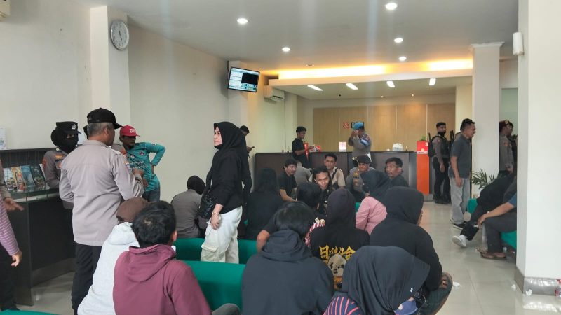 Massa Desak APH Tetapkan Kepala KCP BNI Pinrang Tersangka Kredit Fiktif