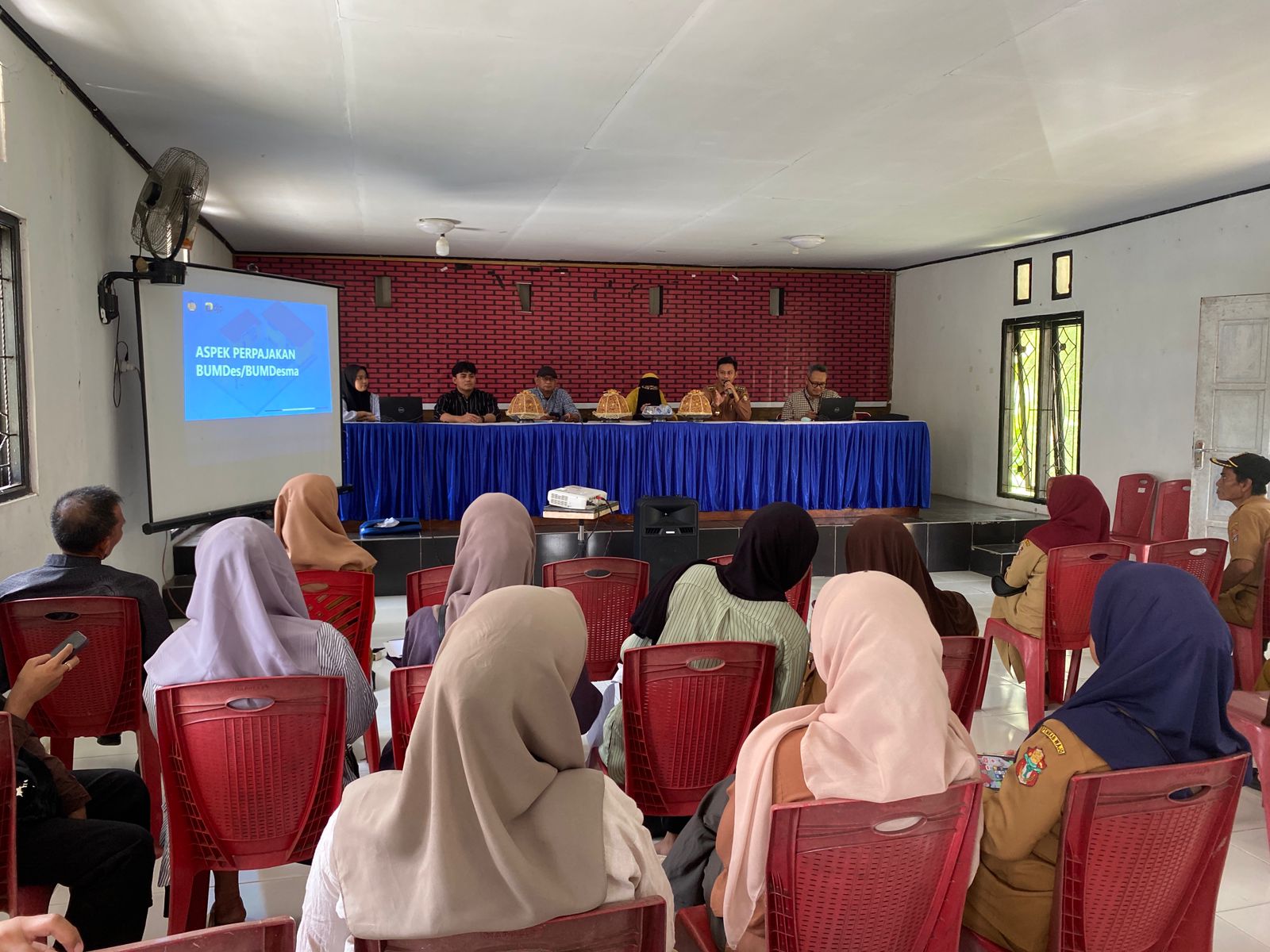 Gandeng Dinas PMD, KP2KP Sengkang Gelar Sosialisasi Perpajakan di BUMDes Majauleng