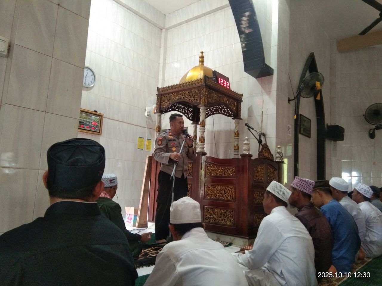 Safari Jumat di Masjid Jannatul Ma’Wa, Kapolsek Bacukiki Ingatkan Jemaah Waspada Pencurian dan Bahaya Kebakaran