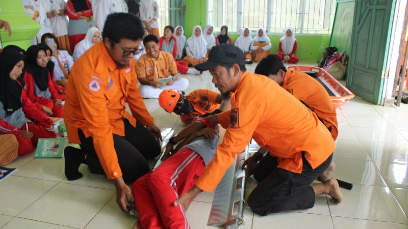 Belajar jadi Penolong Sejak Dini, Pertamina Sulawesi Hadirkan Simulasi Siaga Bencana Seru di SMAN 8 Mandai