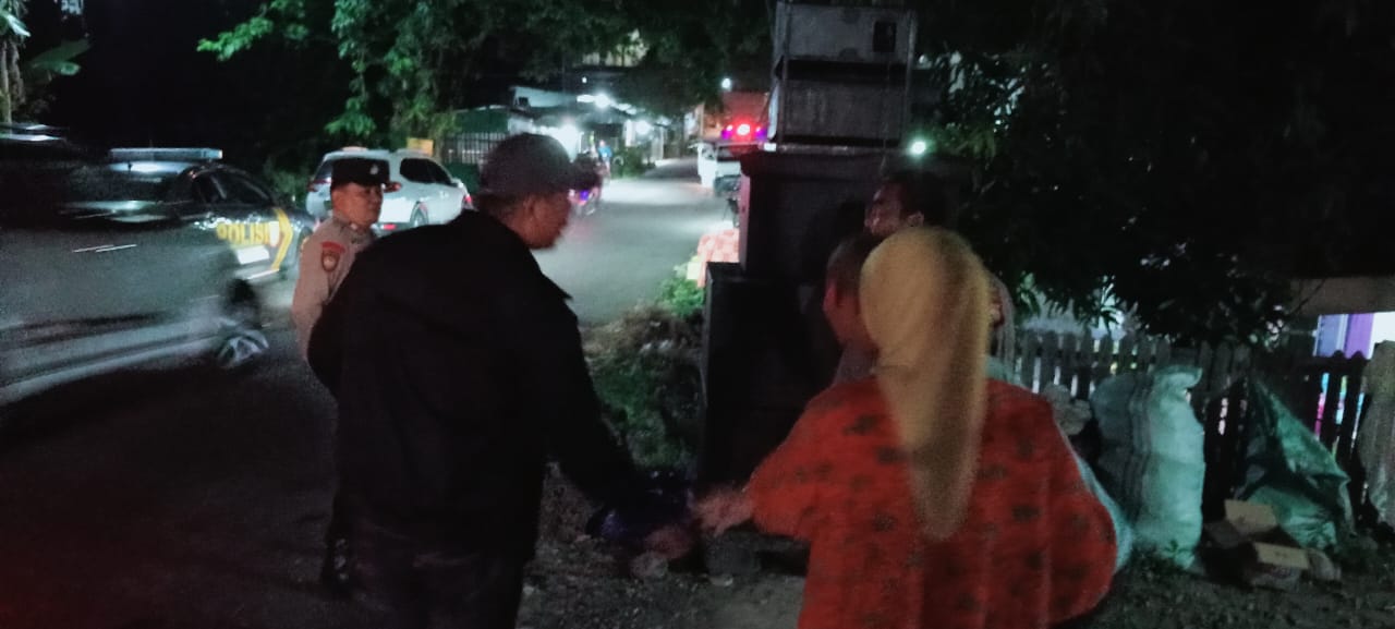 Patroli Malam Polsek Soreang, Polisi Sambangi Area Pemukiman Warga