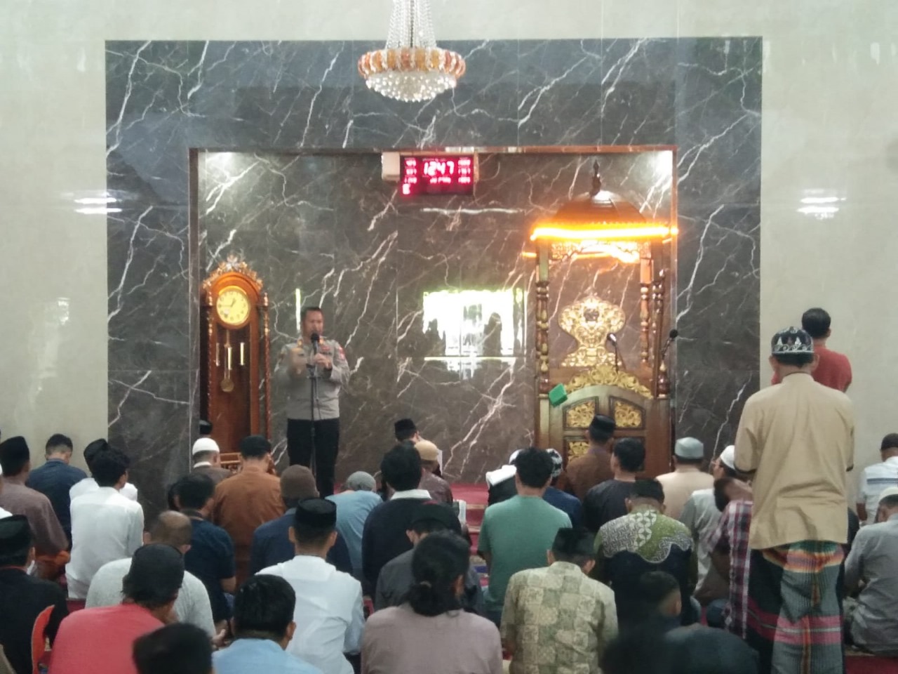Safari Jumat di Masjid Asy-Syifa Fatiyah, Kapolsek Bacukiki Ingatkan Waspada Bahaya Kebakaran