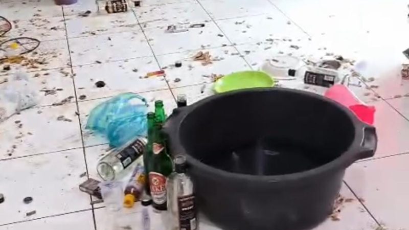Saling Lempar Botol Warnai Pesta Miras Ultah Manajer KSP di Soppeng