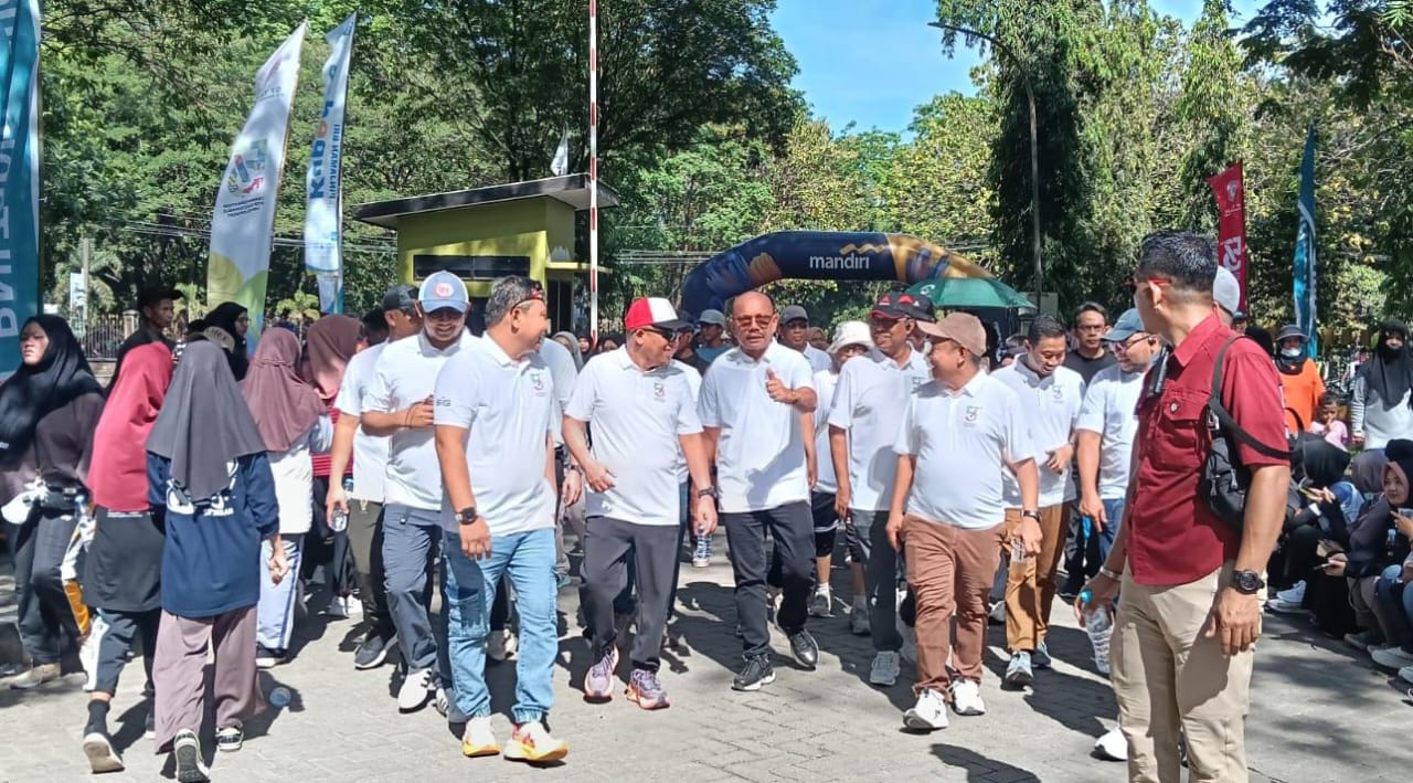 Masyarakat Pangkep Tumpah Ruah Ikuti Fun Walk HUT PT Semen Tonasa 