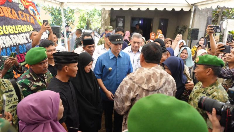 Bupati Pangkep Terima Kunjungan Menhan Syarif Sjamsoedin di Rumah Duka Lettu Fauzi Ahmad Zulkarnain