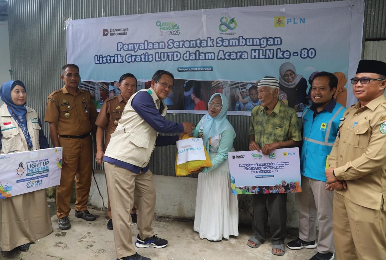 HLN ke 80, PLN Parepare Hidupkan Terang bagi Puluhan Warga Tidak Mampu