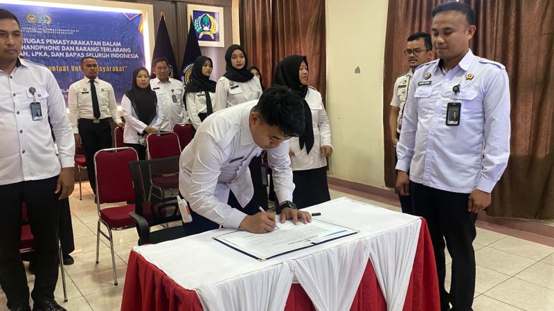 Tegaskan Komitmen Bersih dari Narkoba dan Handphone, Rutan Pinrang Ikuti Penandatanganan Komitmen Bersama